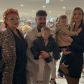 Ово је породица Халида Муслимовића! Супруга дошла на концерт са снајком, а ту су деца и најмлађи певачев брат