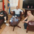 Uručeni ključevi grada Zaječara, rokonačelniku 59. Gitarijade Milanu Đurđeviću