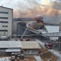 Izbio veliki požar u fabrici đubriva! Gust dim nadvio se nad postrojenjem u Kutini, vatrogasci stigli na lice mesta (foto)