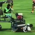 (VIDEO) Veću bizarnost nećete videti, Taunsenda pregazio valjak
