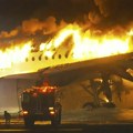Užas U Tokiju! Zapalio se avion na pisti! (video)