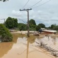 Reka čitavo jedno naselje "ostavila" u drugoj državi: Istorijske poplave kakve niko ne pamti, svi se mole samo za jedno…