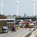 Tragedija na auto-putu Prevrnuo se autobus, najmanje petoro mrtvih (foto)