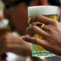 Vodeći zdravstveni zvaničnik SAD: Staviti upozorenja o raku na alkoholna pića