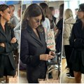 Sanja Marinković skockana od glave do pete! Voditeljka sa sinom otputovala za Barselonu, na njoj sve puca od luks brendova…