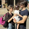 Muža moćnika krije od javnosti, a sada pokazala sina Prvi snimak naše pevačice sa naslednikom, evo šta se dešava u njenom…