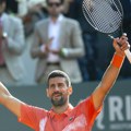 Stefan utrčao na teren usred Novakovog intervjua: Usledila je najemotivnija scena FOTO