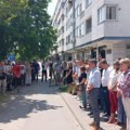 Zaposleni PIO fonda u Novom Sadu tvrde da im se preti zbog 16 minuta tišine: Izlaze uprkos pretnjama