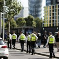 Četvoro uhapšenih, policajac udaren u glavu na antiimigracionom protestu u Londonu