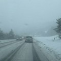 (Foto) Zlatibor pod snegom: Palo 15 cm snega, putevi prohodni