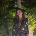 Bila je u vezi sa dva naša pevača, a sad spakovala kofere i napustila Srbiju: Pozira u otkopčanoj košulji, a oko nje pravi raj…
