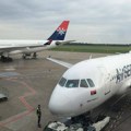 Na aerodromu Tivat zadržan čarter let iz Beograda, policija proverava 90 putnika