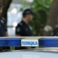 MUP: Prijava protiv maloletnika (17) koji je skinuo i bacio zastave SNS sa štanda u Kragujevcu