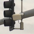 Da li ste primetili bele uređaje ravnog, kutijastog oblika pored semafora? Znate li čemu služe…