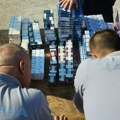 FOTO: U krovu kombija pokušali da prevezu 25.000 cigareta preko Batrovaca
