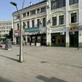 Gori asfalt u Čačku, u centru grada izmereno 45 stepeni Ulice i kafići pusti (foto)