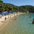 Prete neumoljive kazne! Zbog nove direktive vlasnici kafića na plažama na koje i Srbi ovog leta idu, u strahu od propasti…