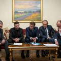 Poziv koji menja sve(t): Fotografije iz Kijeva o kojima bruje milioni! Pet evropskih lidera s jedne i Tramp sa druge strane…