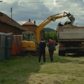 Naprednjaci donose darove, građevinske mašine i ćacilend: Pred izbore može sve, a posle - ko zna
