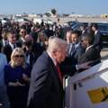 Trampa ispratio netanjahu na aerodromu Predsednik SAD se ukrcao na let za mirovni samit o Gazi u Egiptu (foto)