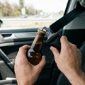 U svakom automobilu navodno postoji otvarač za flaše - proverio sam da li radi