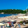 Prestižne plave zastave vijore se Crnom Gorom: 36 plaža ispunilo najstrože kriterijume za savršeno čistu vodu