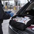 Automobil pun neprijavljenih lekova: Srbin na granici kažnjen sa 936 evra