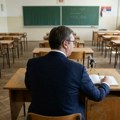 Profesor u praznoj učionici: Da li narod i dalje sluša istu lekciju?