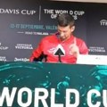 "Čekajte, čekajte!" Novak Đoković zbunio Špance, prekinuo konferenciju da bi izvadio telefon - i to zašto!
