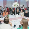 Maja Gojković organizovala čajanku u Merošini, pozvala žene da glasaju