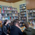 Tomislav Đokić za đake: U paraćinskoj biblioteci obeležen Nacionalni dan knjige (foto)