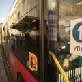 Drama u gradskom prevozu: Plafon autobusa na liniji 91 otpao i sručio se putniku na glavu (foto)