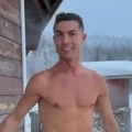 Golišavi K. Ronaldo u ledenom bazenu, dok ga lepa Georgina snima