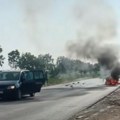 Drama u Šapcu: Plamen guta vozilo na sred puta: Sumnja se da ima povređenih (video)