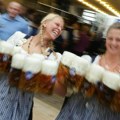 Šok u Minhenu! Litar piva na Oktoberfestu gotovo 16 evra, a tek koliko koštaju kobasice, kolenica i štrudla...