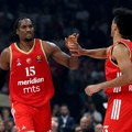 VIDEO Au, kakvo zakucavanje Zvezdinog centra: Preko dva igrača Fenerbahčea