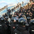 Oglasio se MUP nakon haosa u Novom Pazaru: Uhapšena 3 navijača, 6 autobusa demolirano, povređeni i policajci
