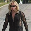 Srbi su ga obožavali, a sad se obukao u ženu: Glumac prekriven šljokicama viđen u mini suknji i čipkanoj bluzi (foto)