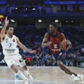 Partizan koristi raskol u Baskoniji i dovodi Simonsa?
