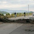 (Foto) Obrušio se deo mosta na granici između BiH i Hrvatske, prelaz Gradiška zatvoren