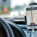 Pratio navigaciju pa se automobilom zaglavio na stepeništu gradića u Belgiji