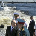 Parada u Sankt Peterburgu: Putin: Mornarica dobija 30 brodova (foto)