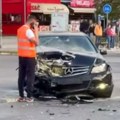 Žestok sudar na prometnoj novosadskoj raskrsnici Reno zgužvao Mercedes, srećom bez žrtava (video)