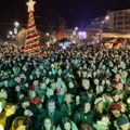 Prvojanuarska žurka usijala Ćurpiju: Haris Džinović okupio veliki broj građana, a onda je pušten i vatromet