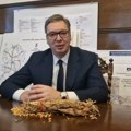 "Srećan Badnji dan" Vučić se obratio pa obradovao poklonom za Jakova! Predsednikov sat za prvu srpsku bebu rođenu na KiM u…
