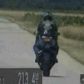 Divljao motorom 200 na sat! Motociklista isključen iz saobraćaja na putu Irig - Jazak: Policija prilikom kontrole otkrila…