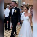 (Video) Ženi se član lexington benda: Mlada u venčanici sa velom do poda i korset haljini - a na ramenu velika bela mašna