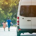 Tragedija izbegnuta za dlaku! Kombi se nekontrolisao kretao ka deci, pa udario u zid