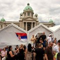 „Sreća pa Andrić i Crnjanski nisu živi jer bi možda morali da sede kod kazana sa čvarcima“: Posle književne večeri u…