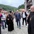Vučević posetio Tumane, dobio Orden svetog apostola i jevanđeliste Luke prvog reda